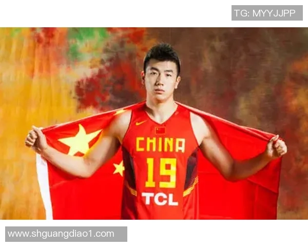 姚明半身图展现中国篮球巨星风采与辉煌成就的艺术魅力