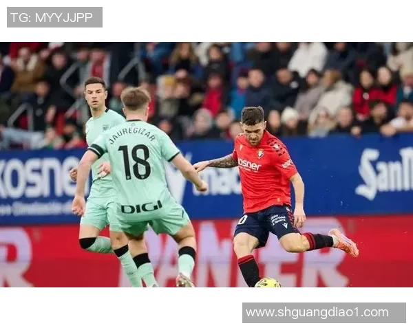 西甲激战:里昂大胜拜仁三球横扫引发全场狂欢 西甲激战:里昂大胜拜仁三球横扫引发全场狂欢