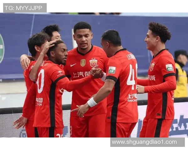 中超赛场惊现冷门里昂大胜曼城引发全场狂欢