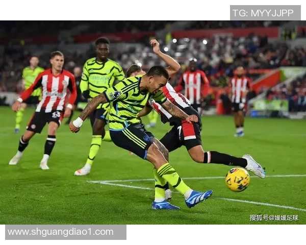 欧联杯激战阿森纳与本菲卡握手言和精彩瞬间引发全场热烈反响