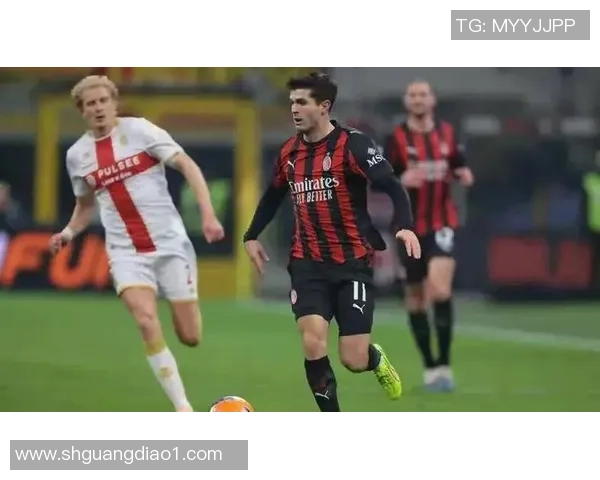 世界杯激战曼联逆转AC米兰红牌争议引发全场热议数据分析揭秘