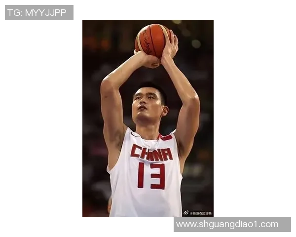 姚明帅气男神形象大盘点展现篮球巨星的魅力与风采