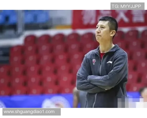 姚明场下指导球员的智慧与经验分享，助力篮球事业发展