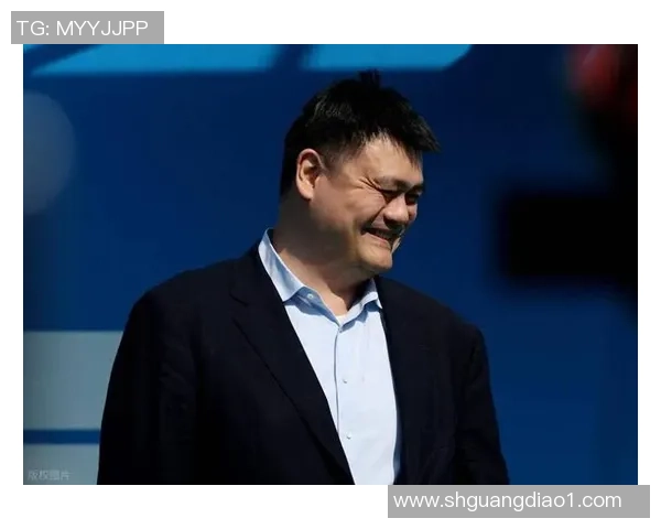 小伙因外貌神似姚明走红网络引发热议网友纷纷点赞称其为新一代姚明