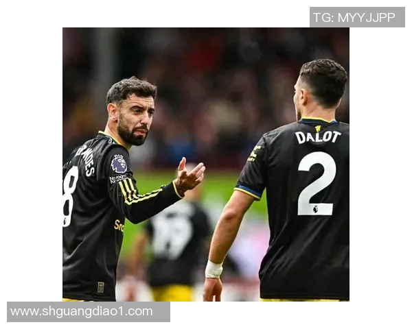 意甲精彩对决曼联与本菲卡战成平局神扑瞬间引发全场热议与战术分析