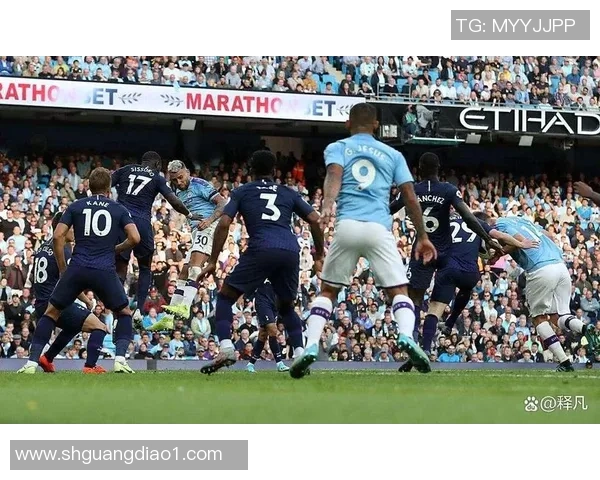 英超激战：多特蒙德逆转阿森纳神奇扑救引发全场狂欢