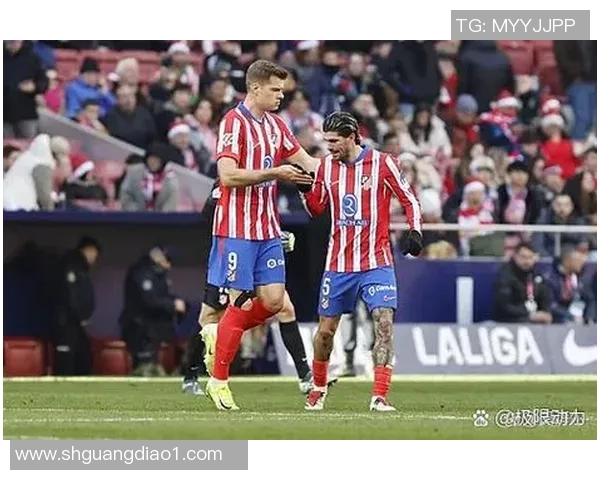 西甲经典对决：拜仁与马竞激战成平局乌龙球成比赛转折点