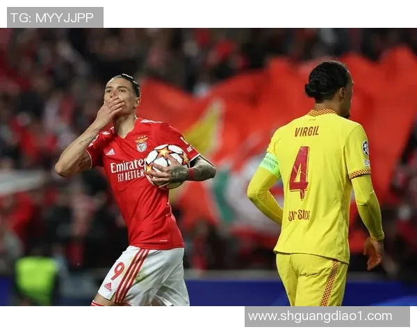 意甲激战：本菲卡大胜利物浦红牌事件引发全场热议与转会传闻