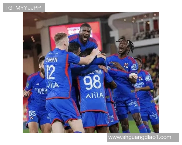 中超精彩对决拜仁大胜里昂四球狂潮引发全场热烈欢呼