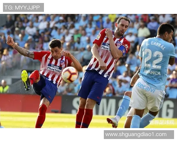 西甲激战：马竞大胜切尔西乌龙球引发争议判罚全场沸腾